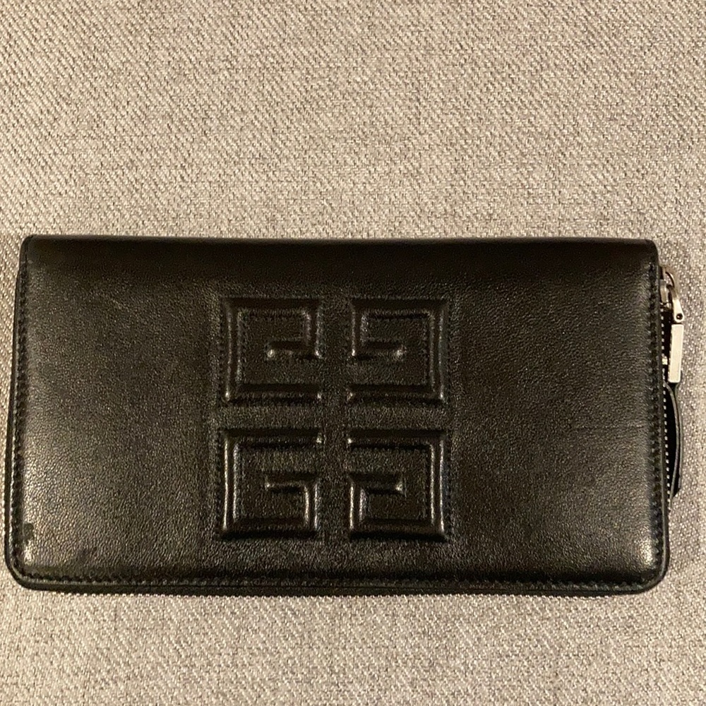 Women's Givenchy Logo Emblem Lambskin Leather Zip Around Wallet/Clutch Black